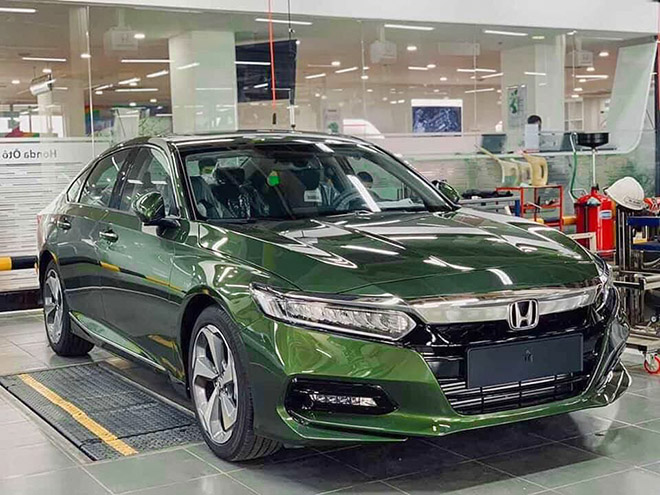 Cận cảnh Honda Accord màu xanh độc tại Việt Nam